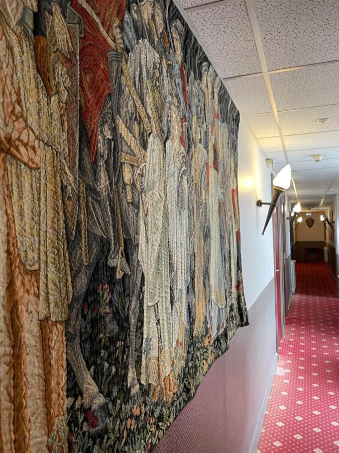 La Tablee Medievale Civrieux-dʼAzergues